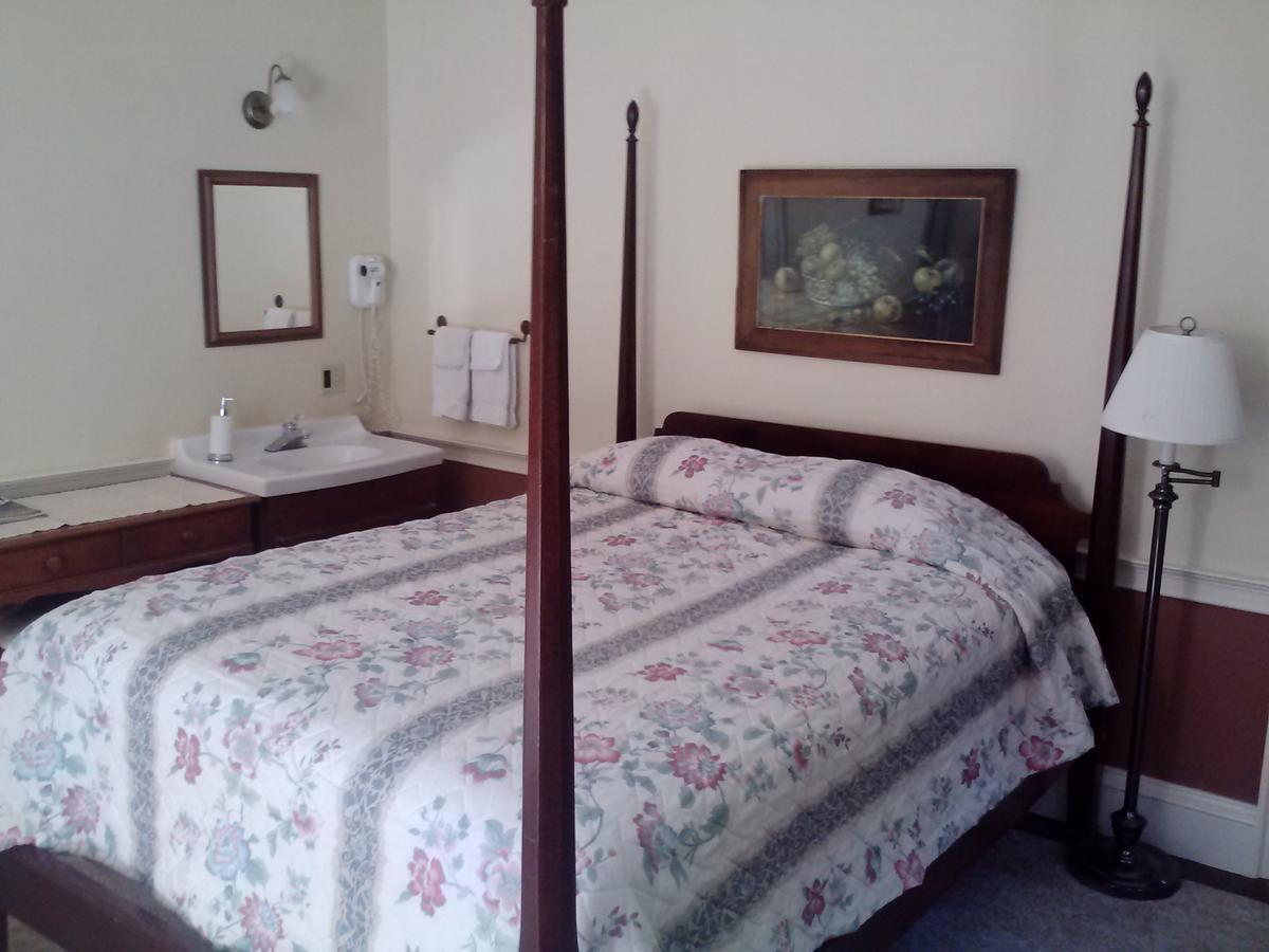 The Chipman Inn Ripton Екстериор снимка